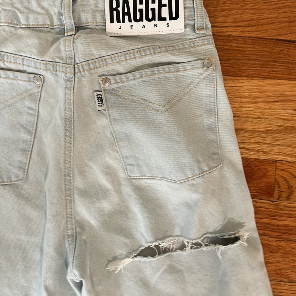 Ragged jeans - cute cheek hole 😉